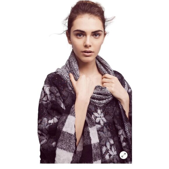 Anthropologie Wintertide Reversible Poncho One Size Plaid Floral - Picture 12 of 12
